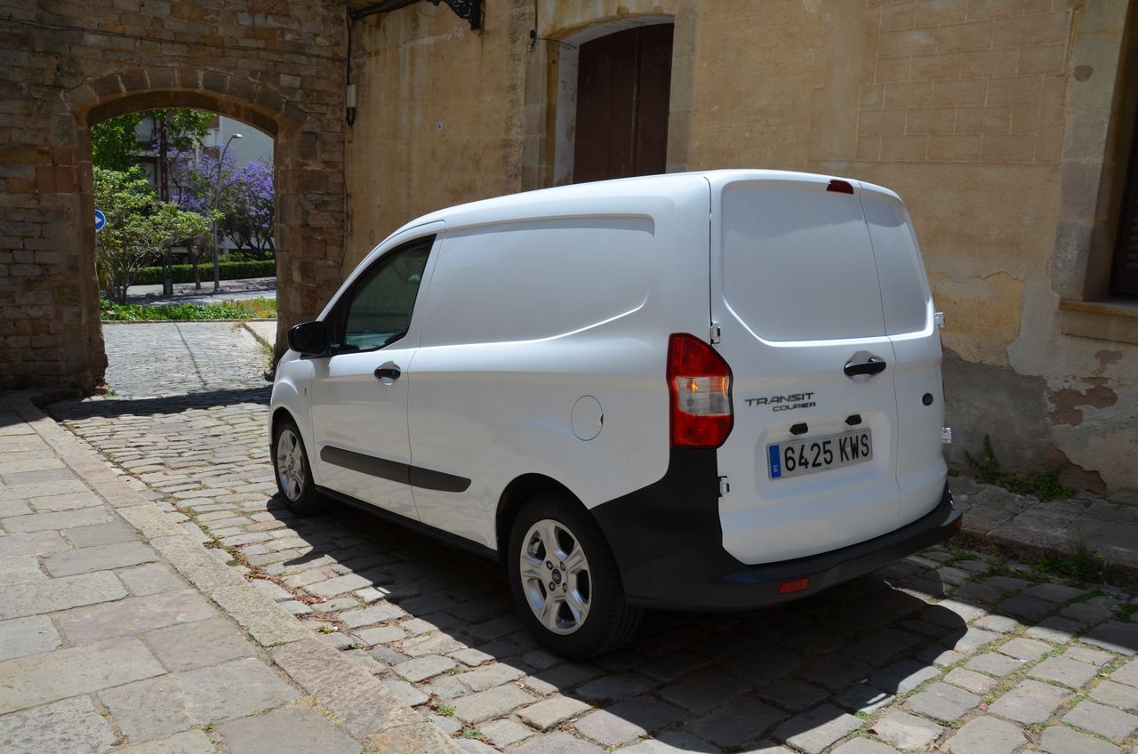 Foto Ford Transit  Courier 16