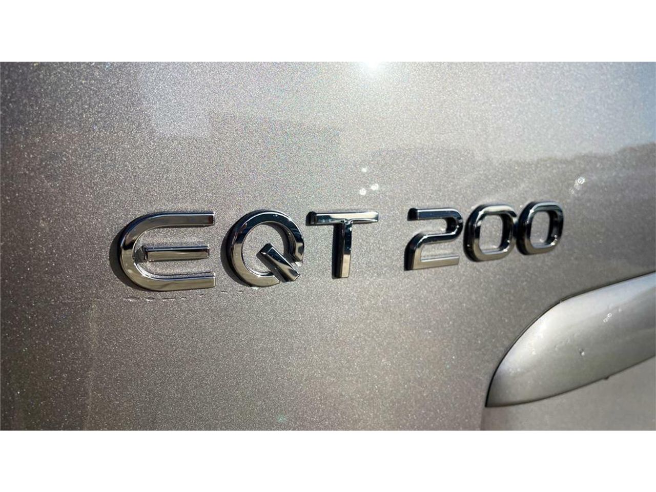 Foto Mercedes-Benz EQT 32
