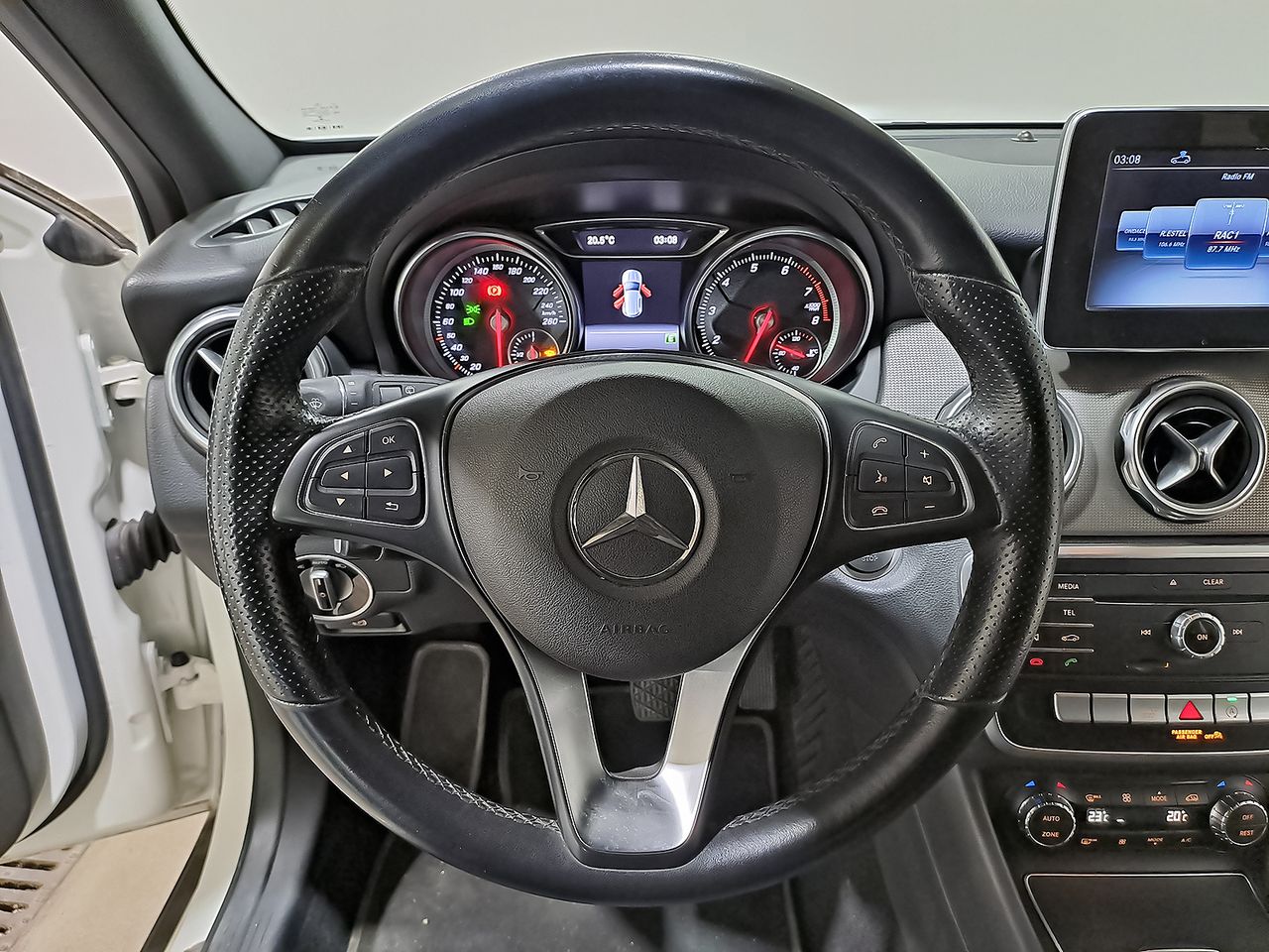 Foto Mercedes-Benz Clase GLA 19