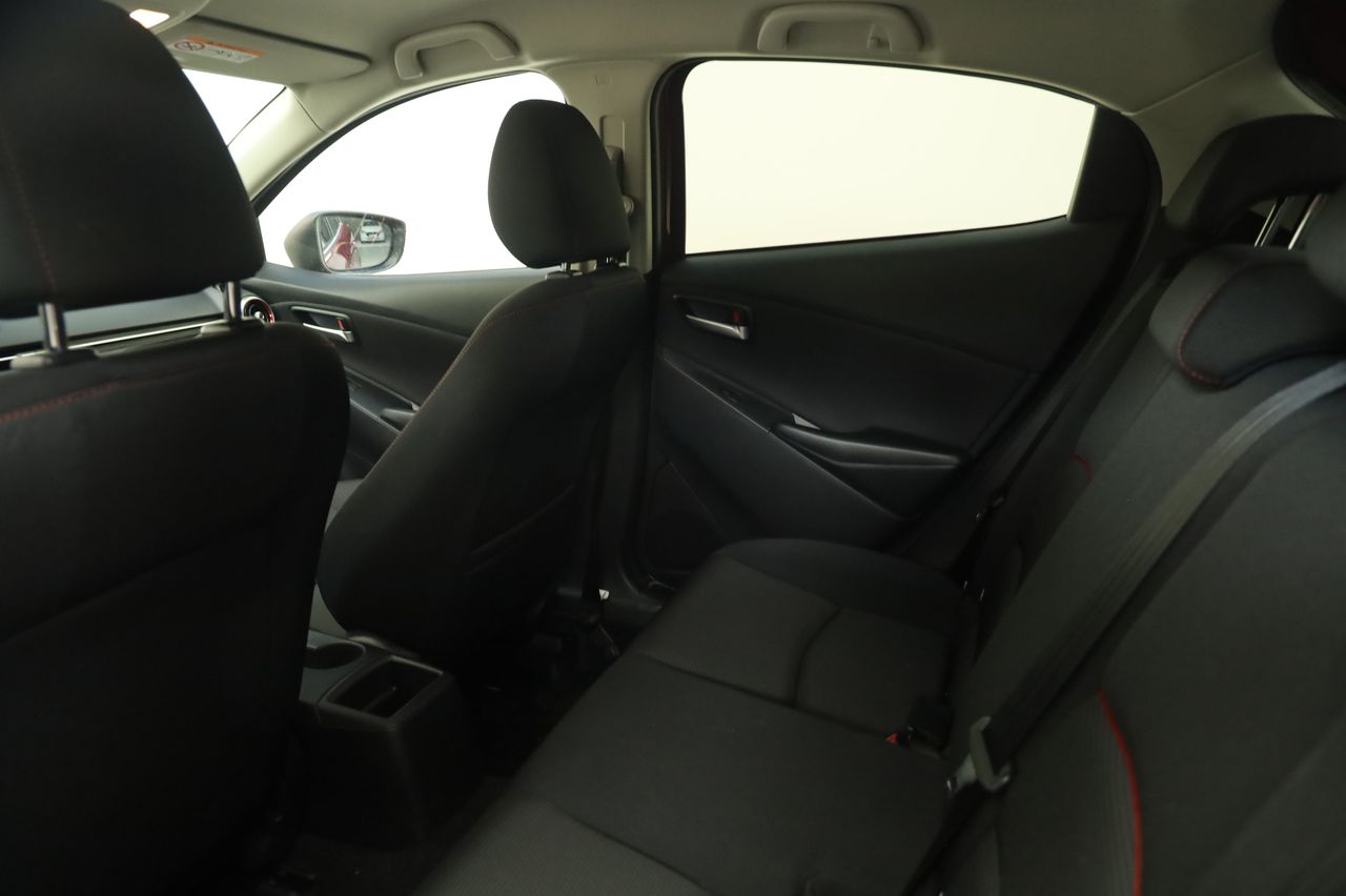 Foto Mazda Mazda2 13