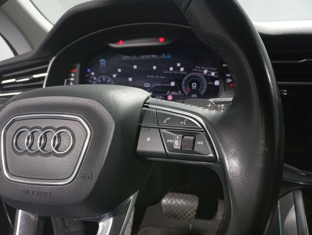 Foto Audi Q8 18
