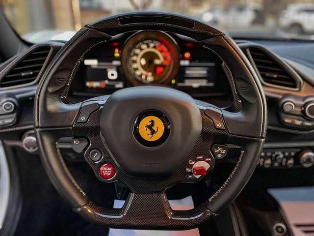 Foto Ferrari 488 8
