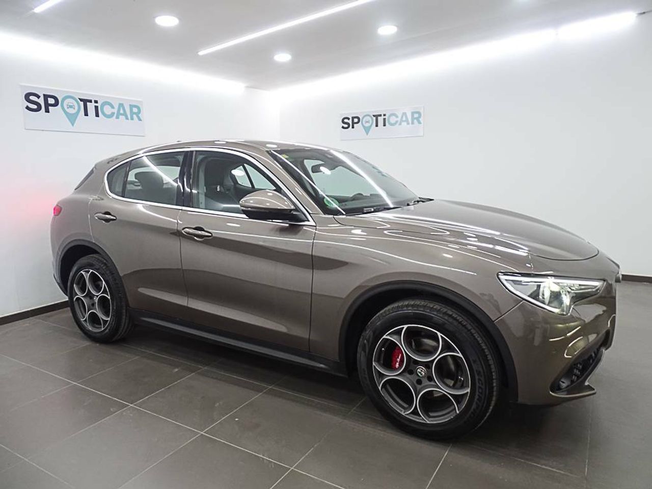 Foto Alfa Romeo Stelvio 4