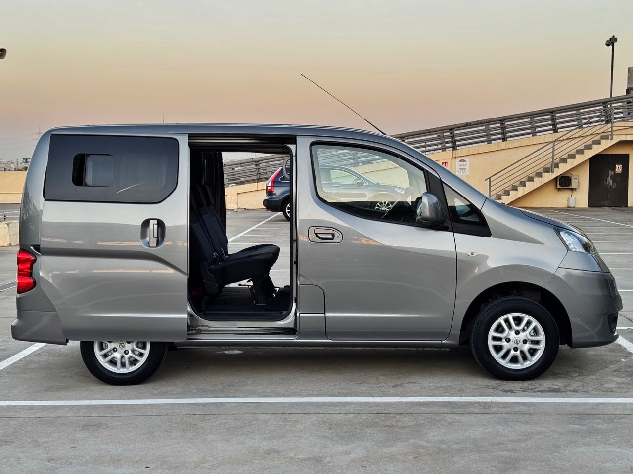 Foto Nissan NV200 11