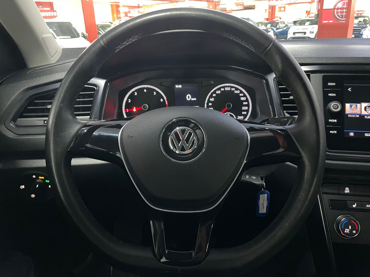 Foto Volkswagen T-Roc 12