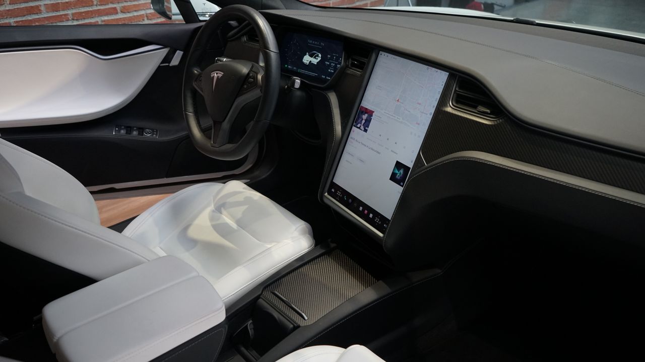 Foto Tesla Model  S 22