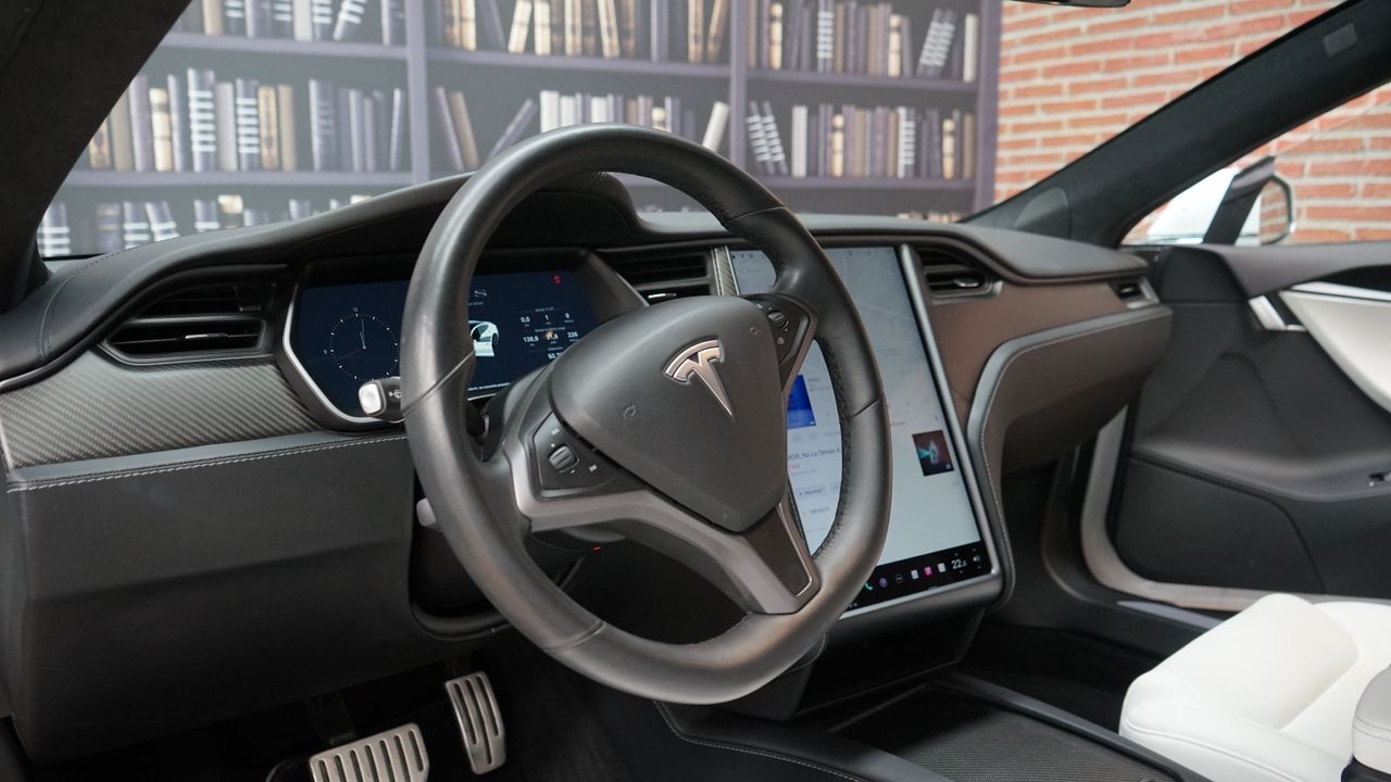 Foto Tesla Model  S 36