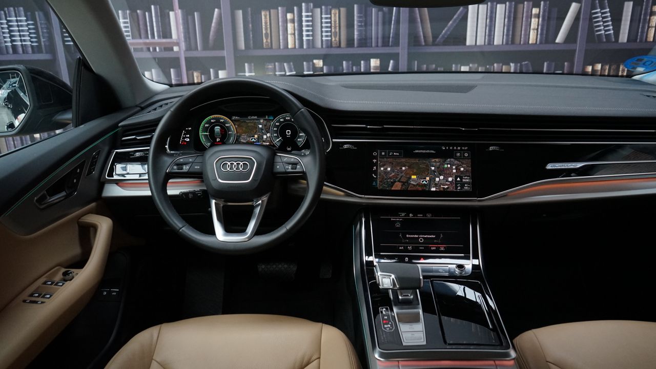 Foto Audi Q8 15