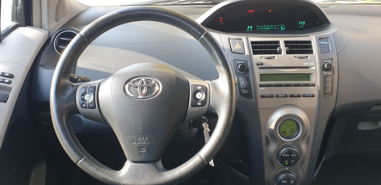 Foto Toyota Yaris 10