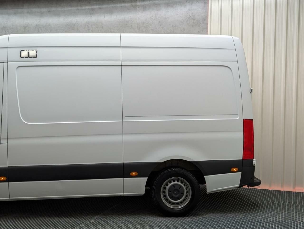 Foto Mercedes-Benz Sprinter 16