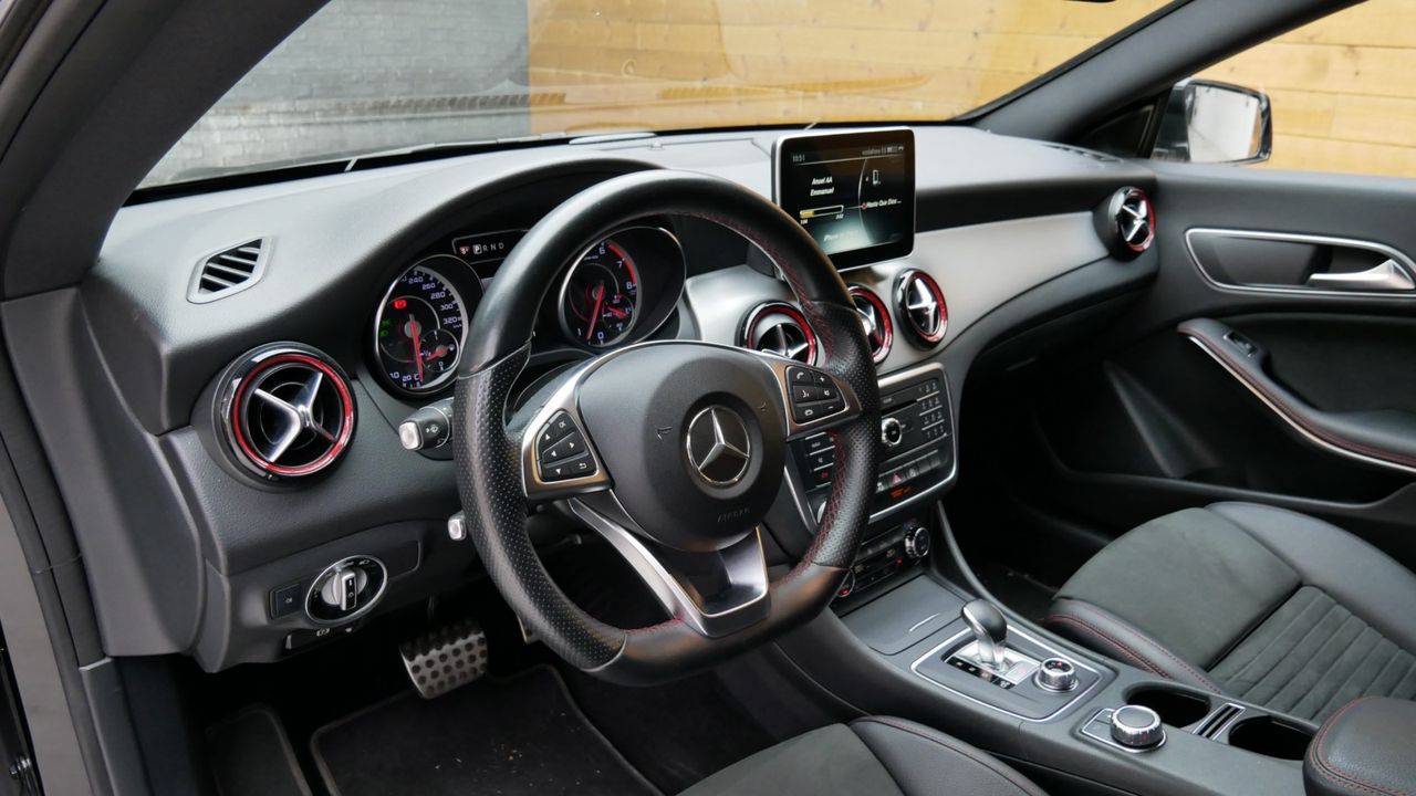 Foto Mercedes-Benz Clase CLA 13