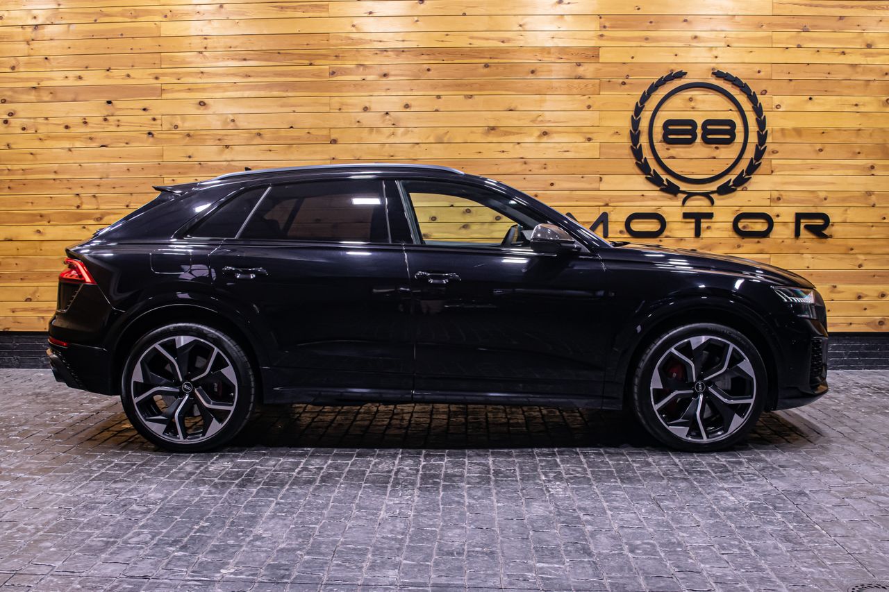 Foto Audi Q8 4