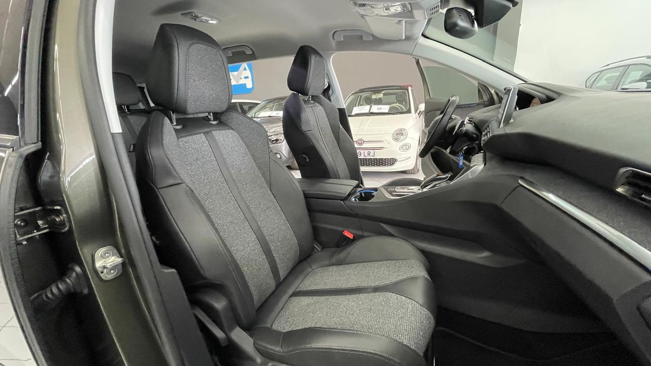 Foto Peugeot 5008 31