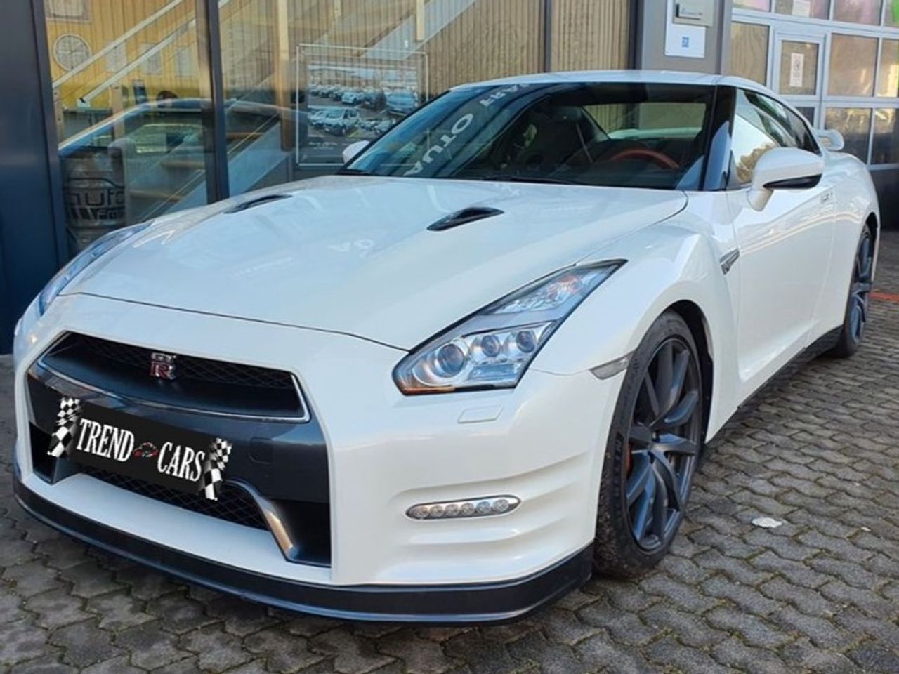 Foto Nissan GT-R 1