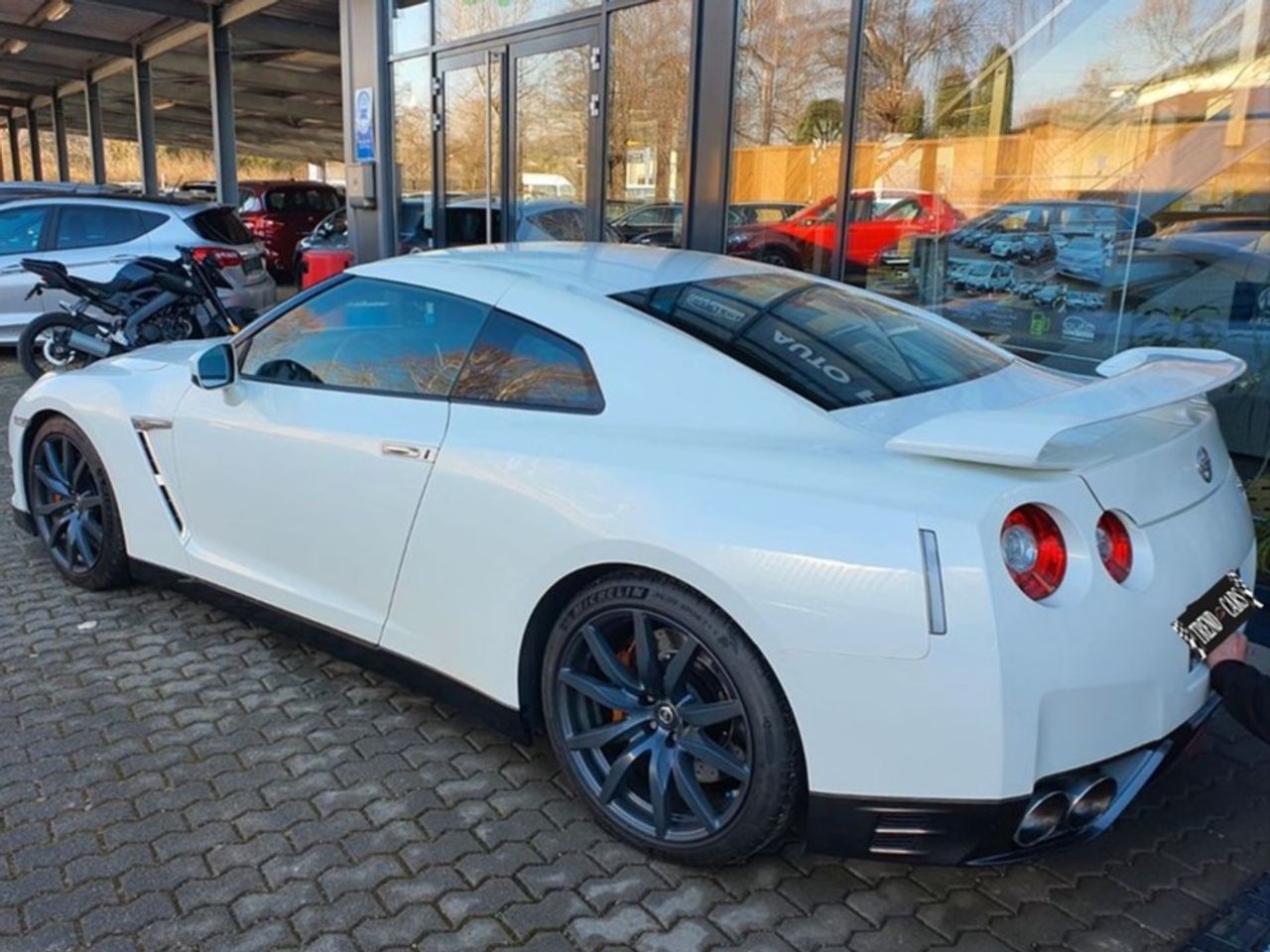 Foto Nissan GT-R 8