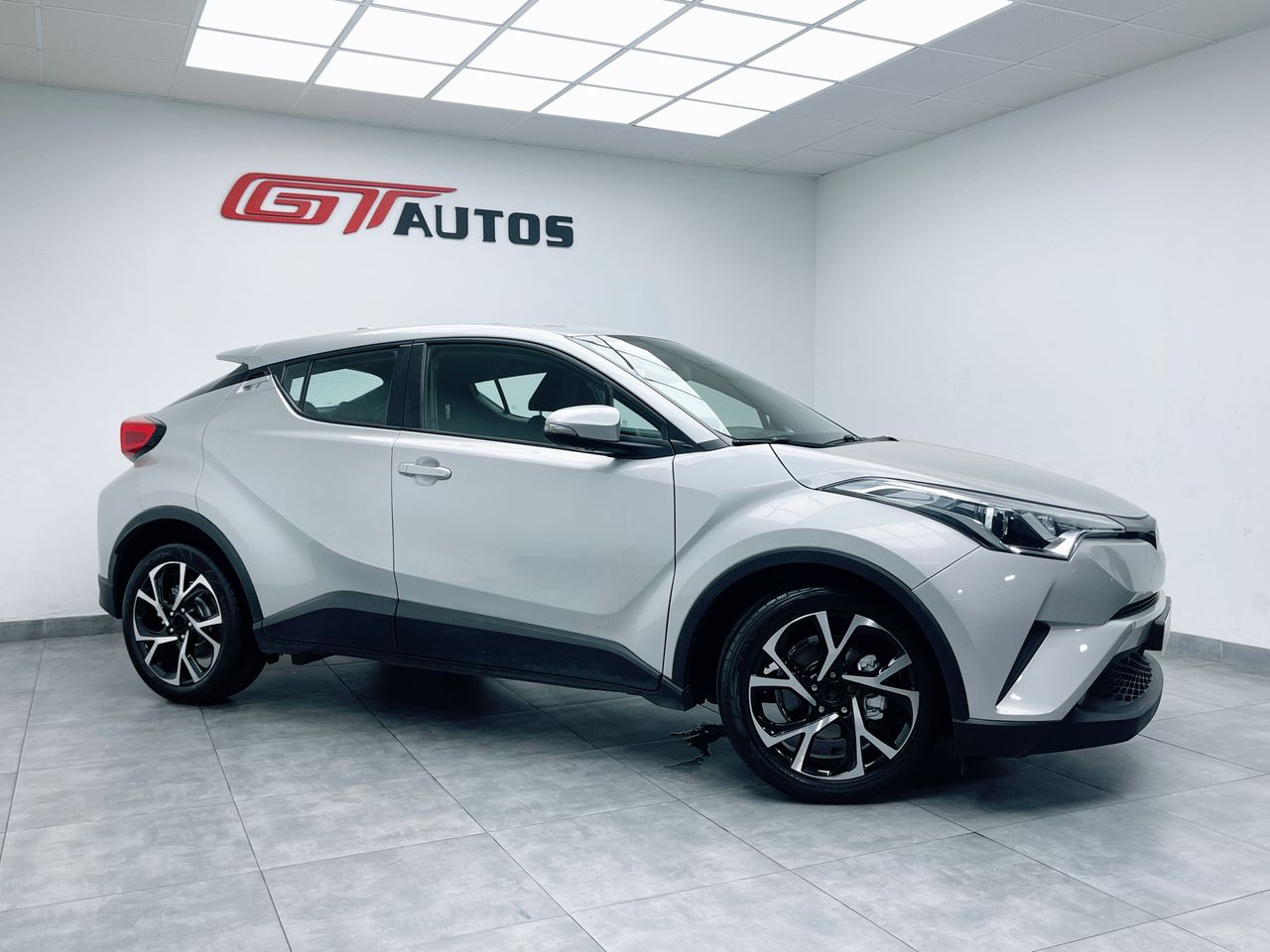 Foto Toyota C-HR 11