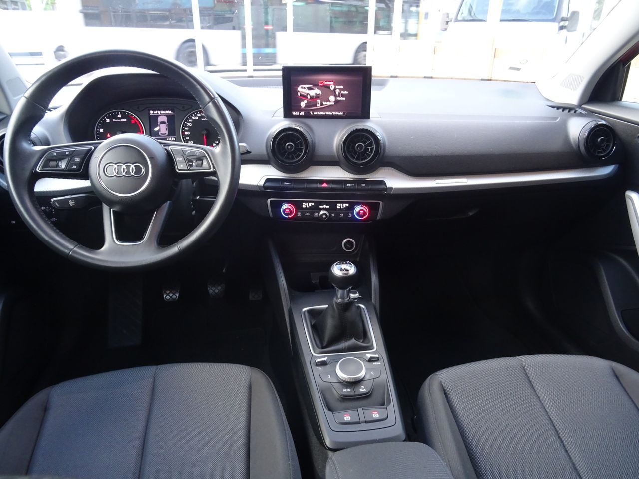 Foto Audi Q2 12