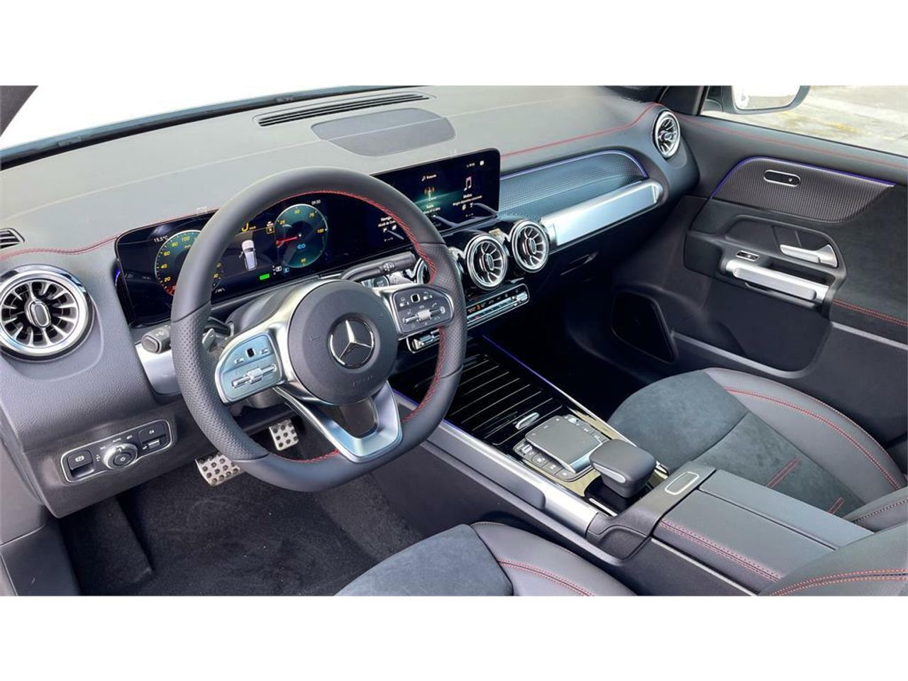 Foto Mercedes-Benz EQB 8