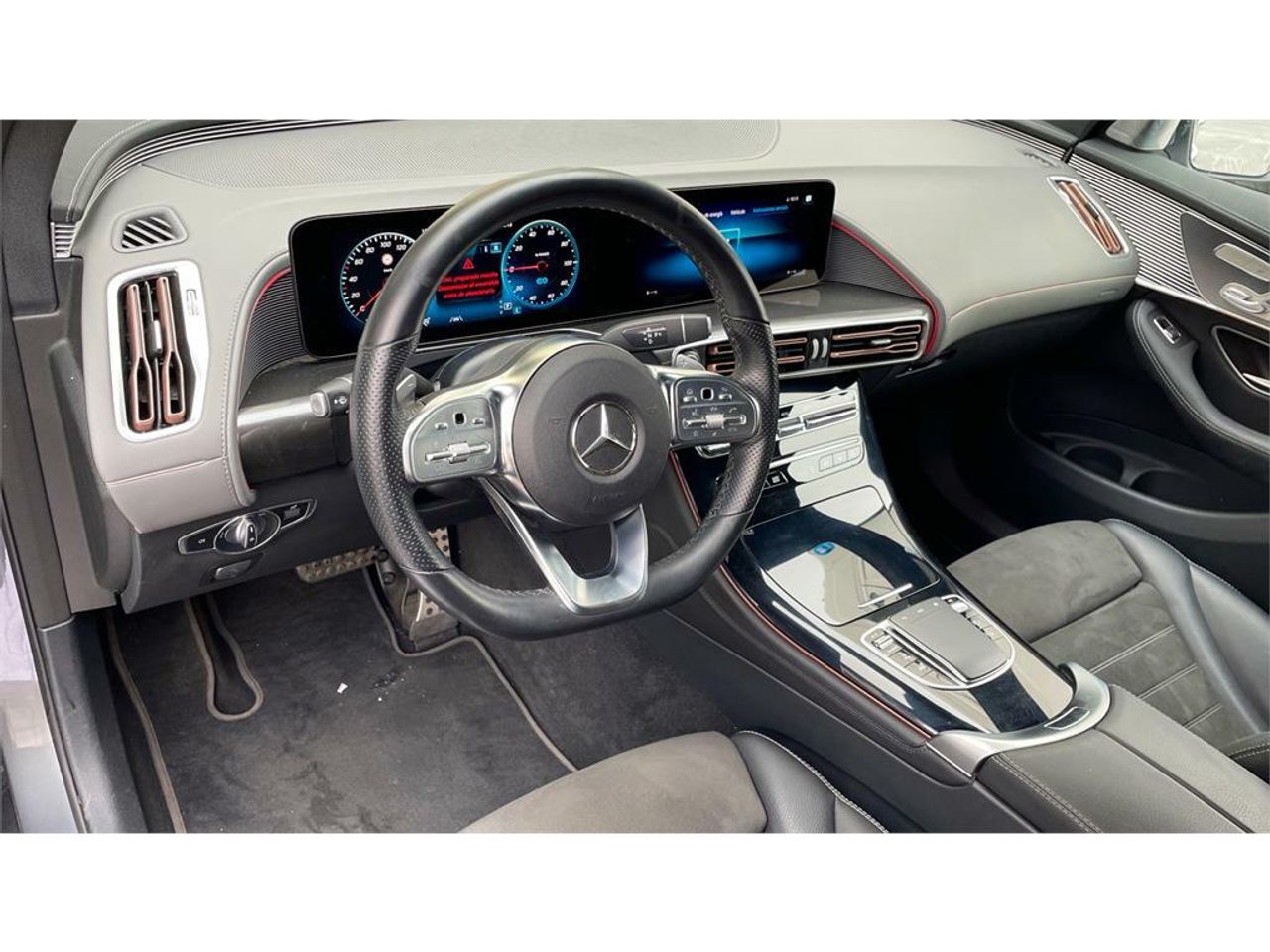 Foto Mercedes-Benz EQC 10