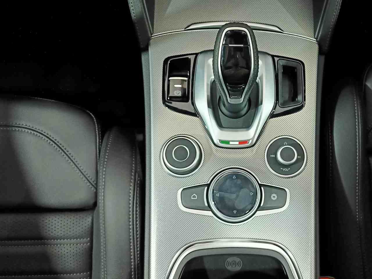 Foto Alfa Romeo Stelvio 17