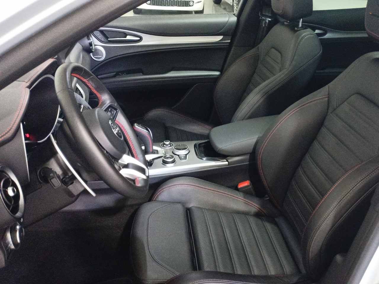 Foto Alfa Romeo Stelvio 9