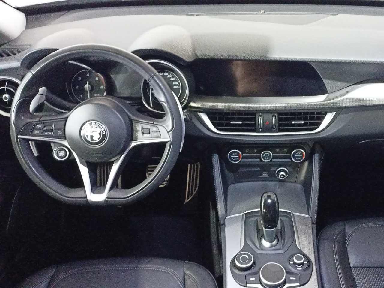 Foto Alfa Romeo Stelvio 11