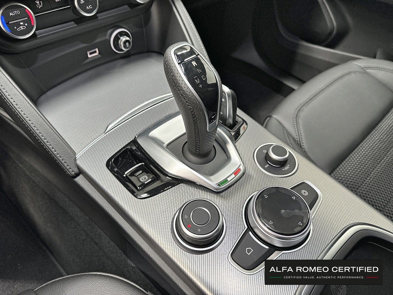 Foto Alfa Romeo Stelvio 21