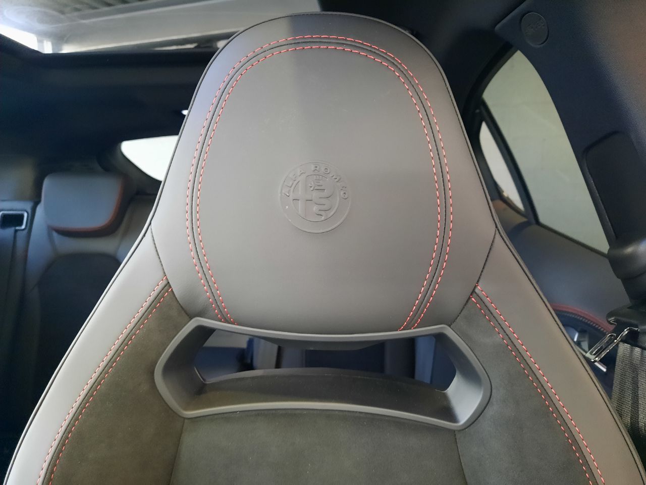 Foto Alfa Romeo Stelvio 28