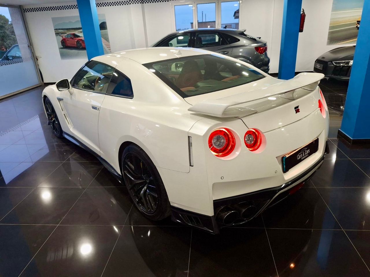 Foto Nissan GT-R 4