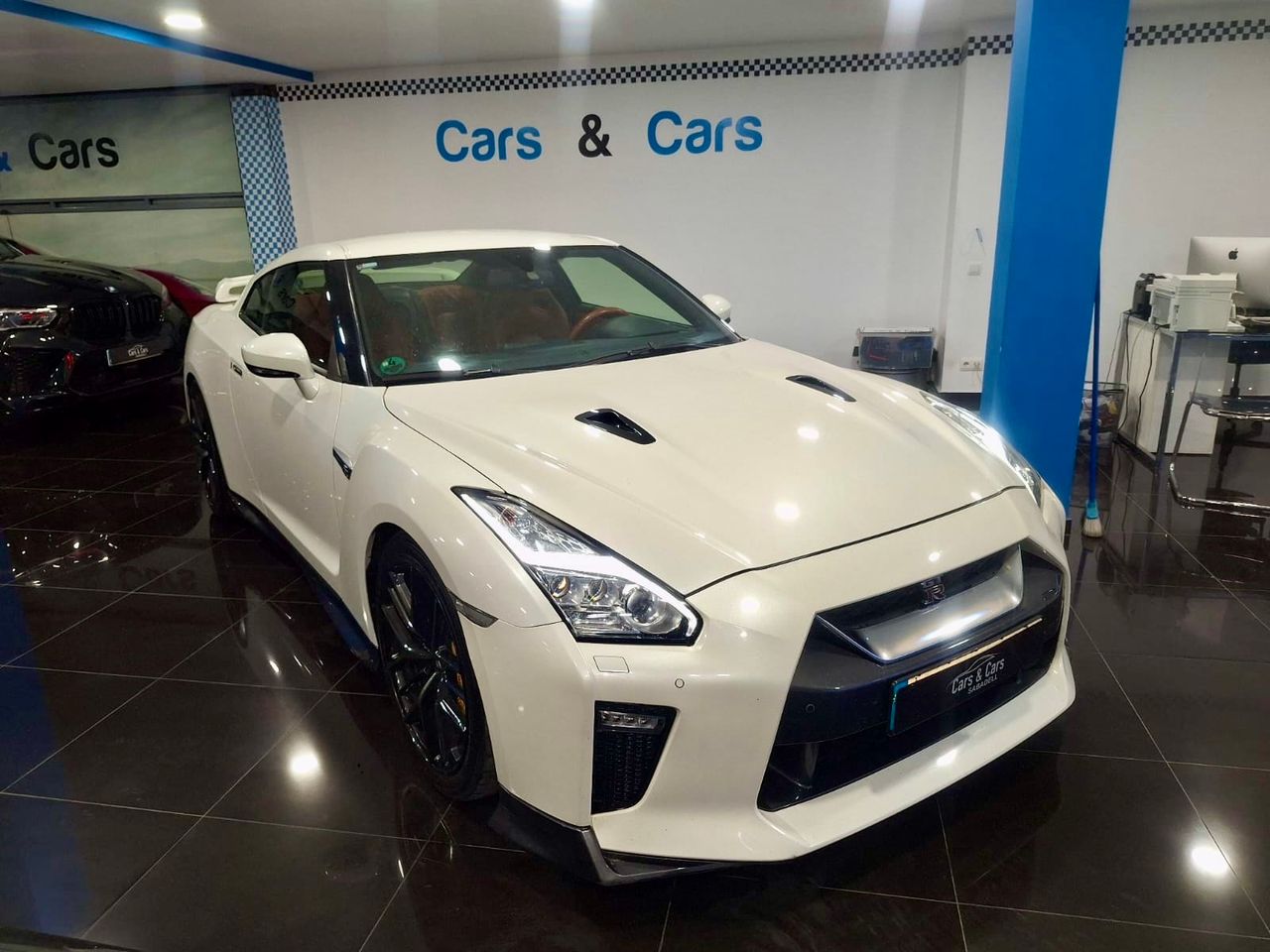 Foto Nissan GT-R 14