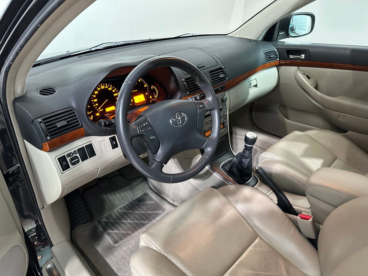 Foto Toyota Avensis 5