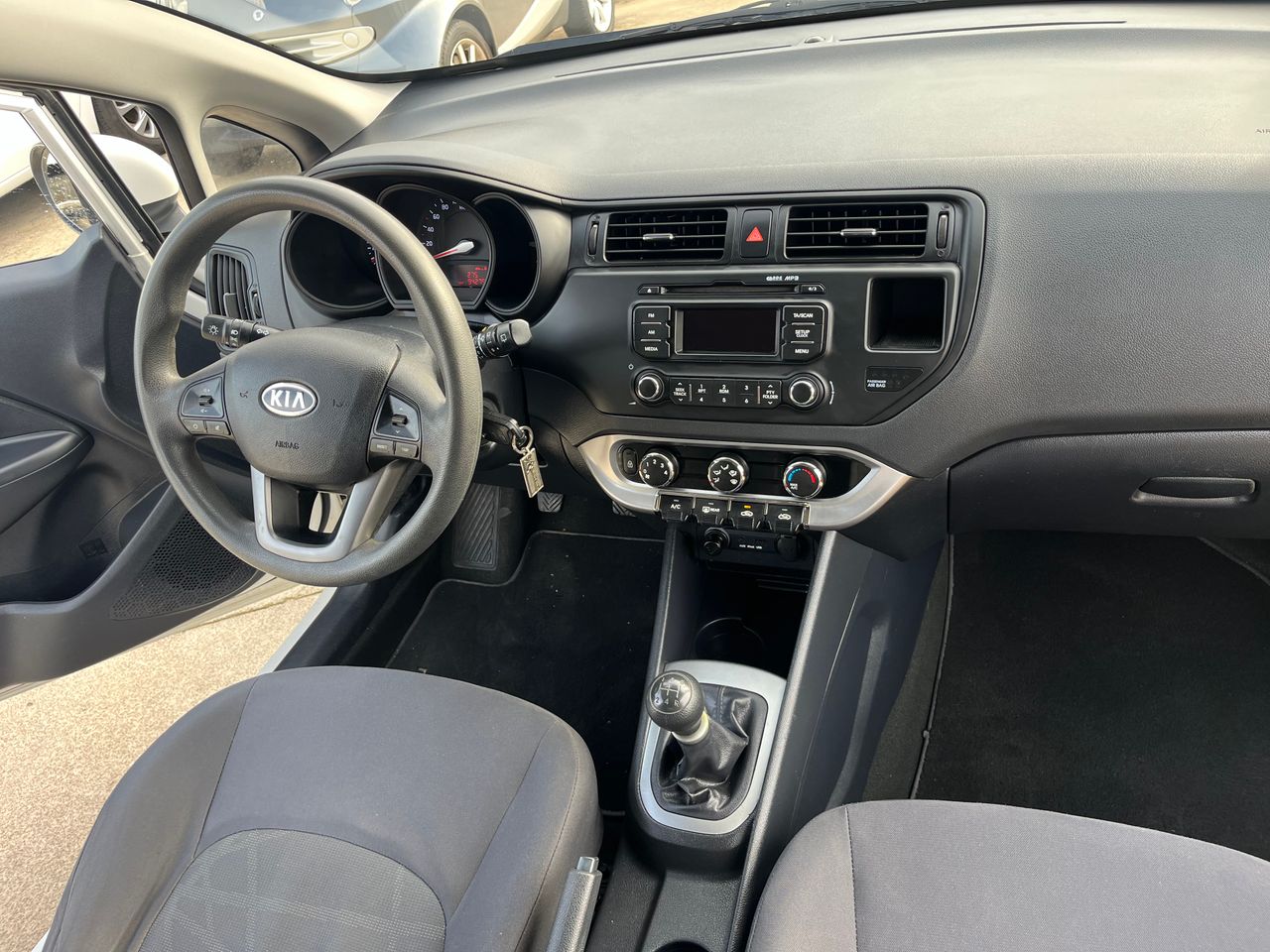 Foto Kia Rio 13