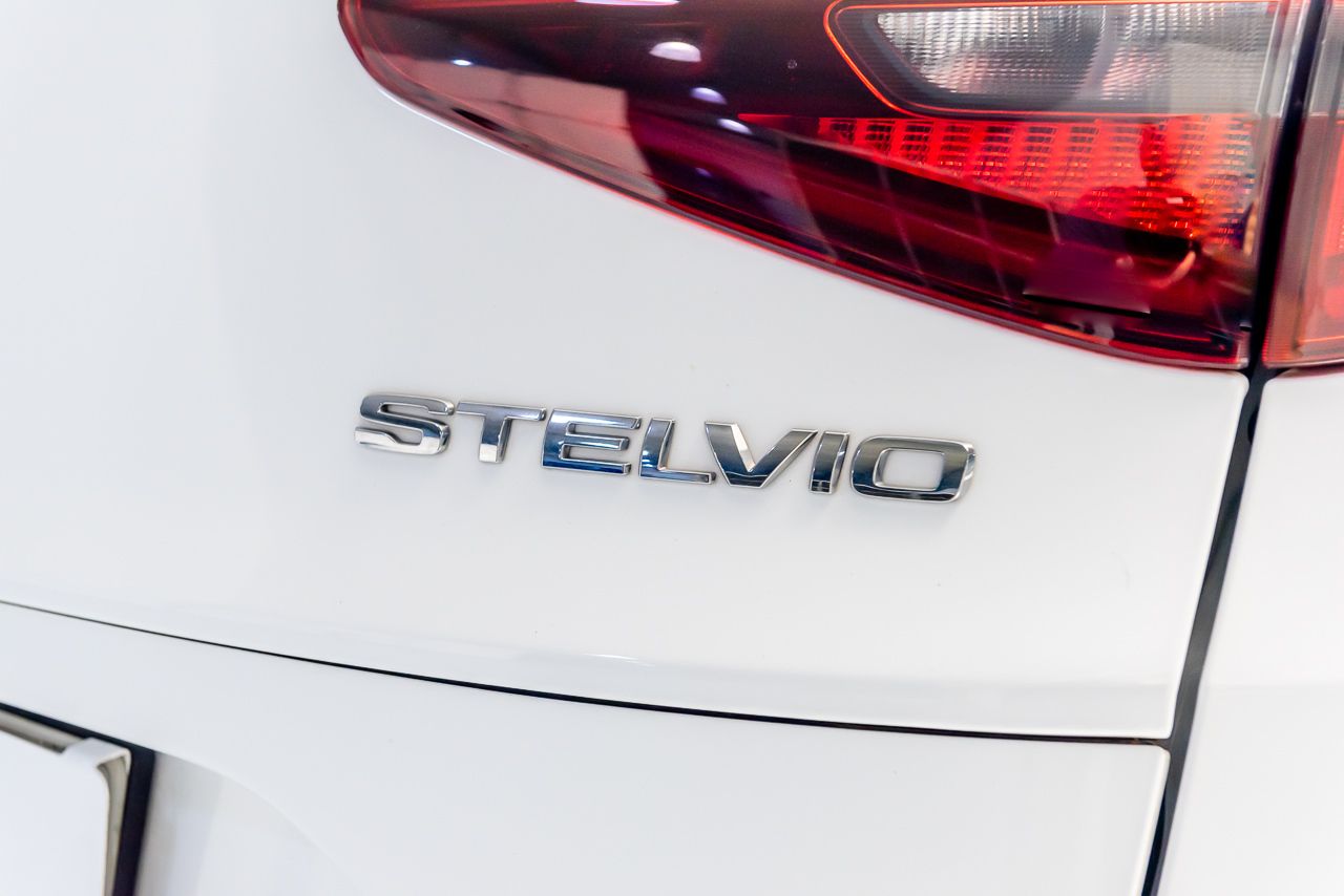 Foto Alfa Romeo Stelvio 35