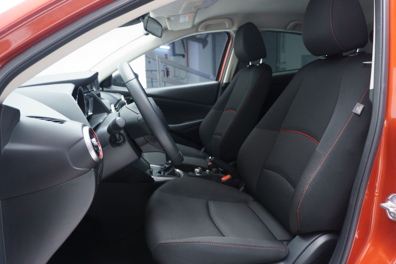 Foto Mazda Mazda2 16