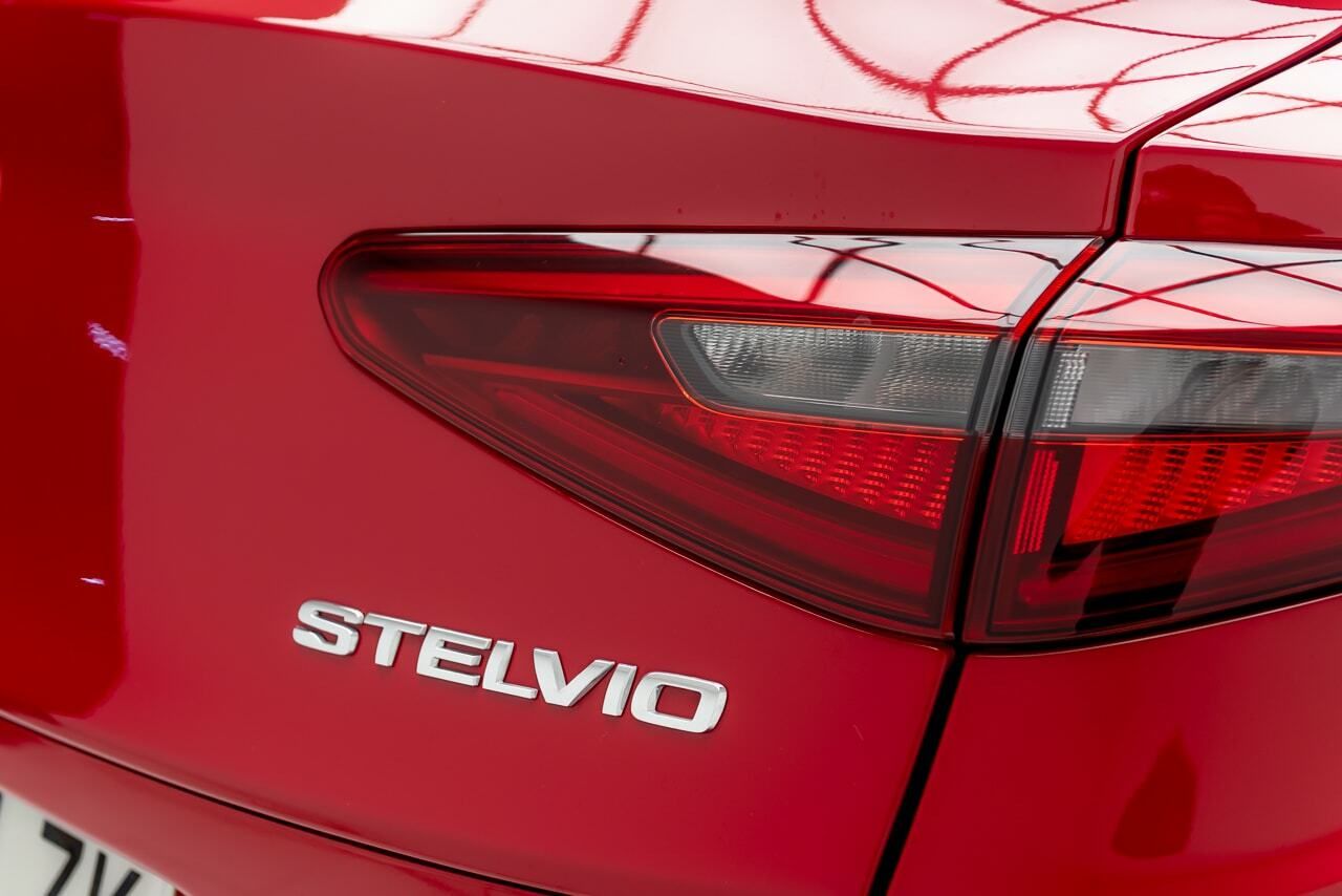 Foto Alfa Romeo Stelvio 38