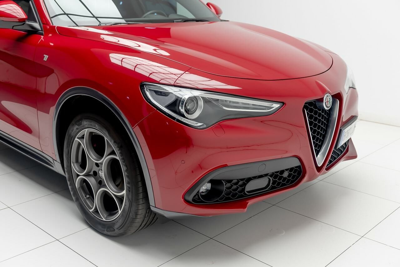 Foto Alfa Romeo Stelvio 38