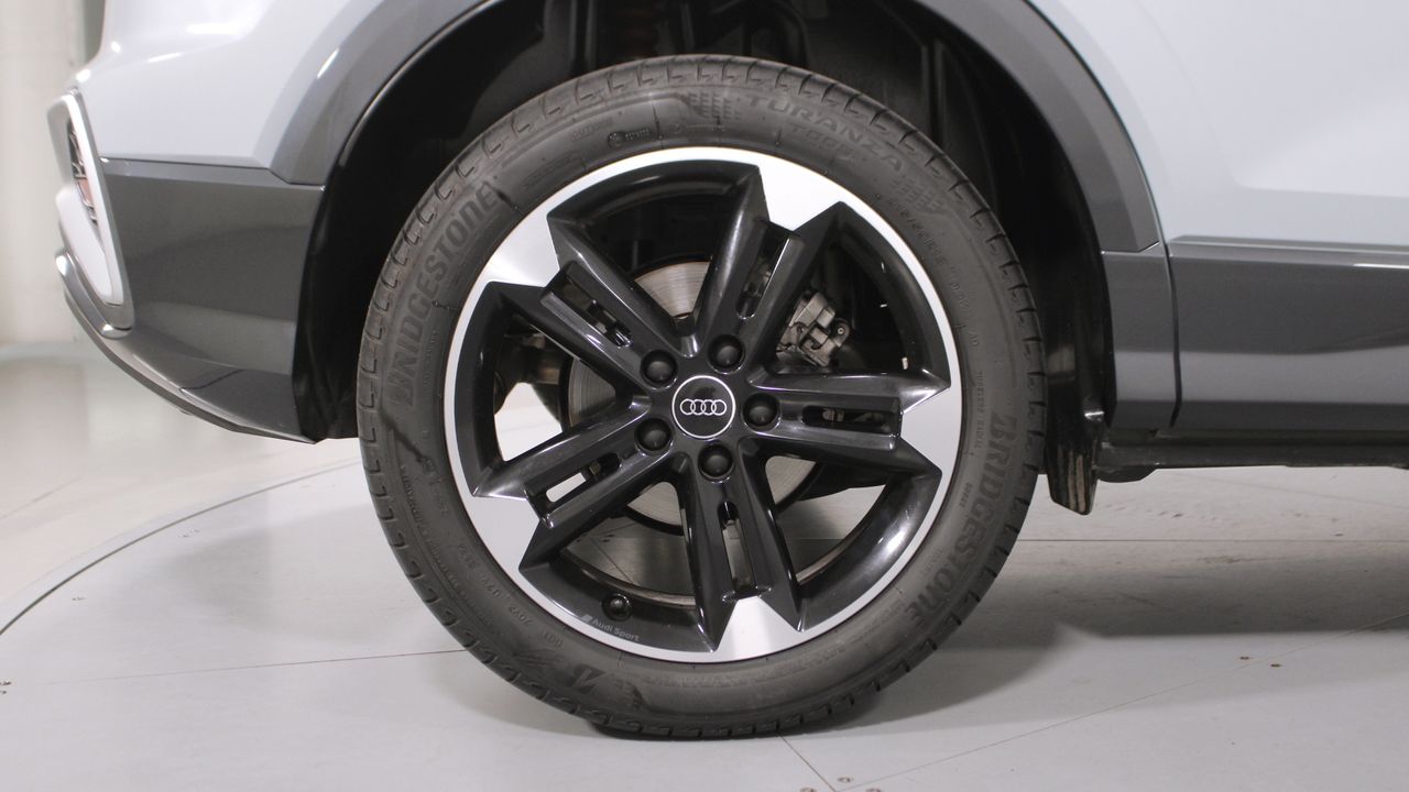 Foto Audi Q2 8