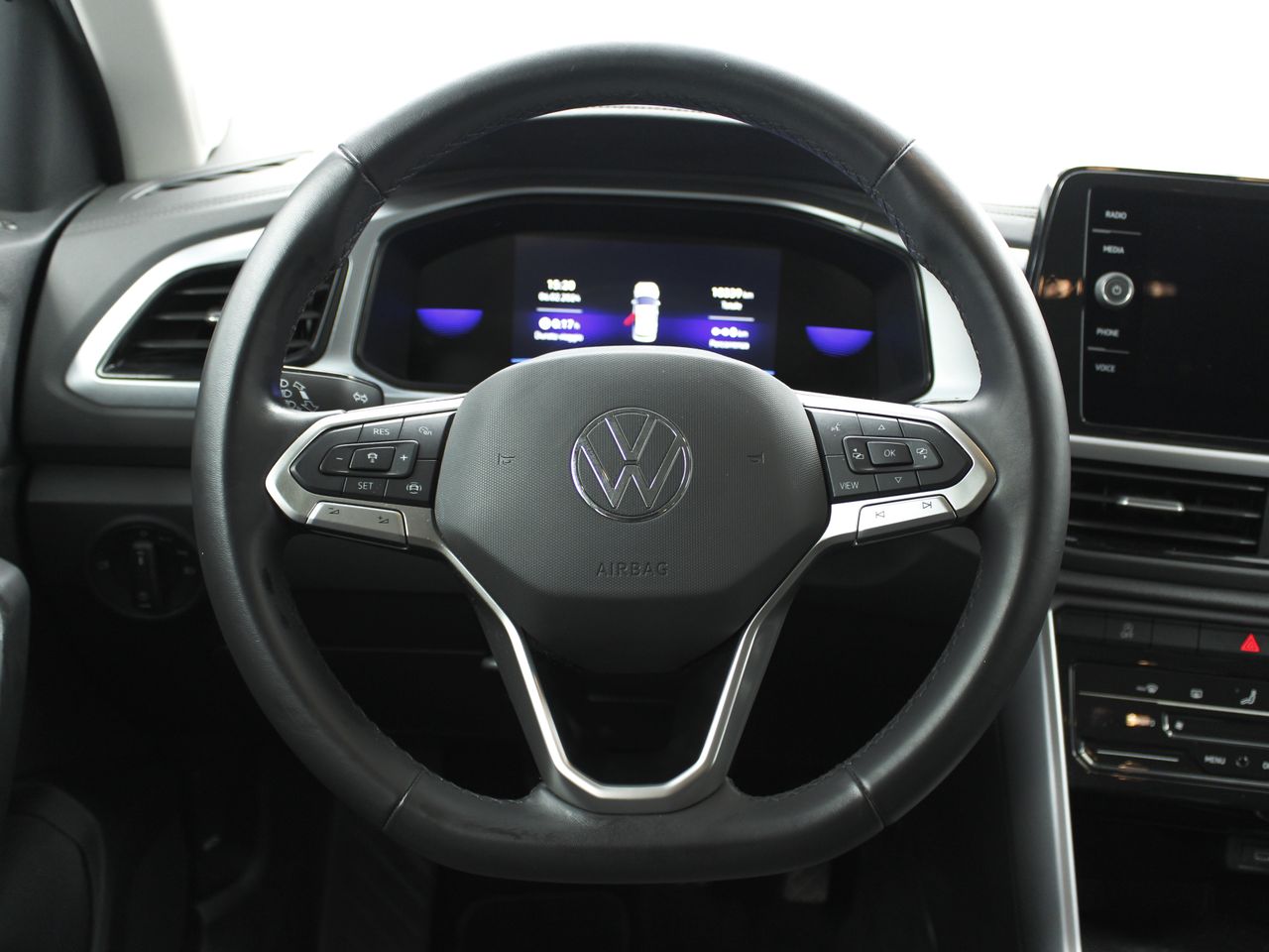 Foto Volkswagen T-Roc 24