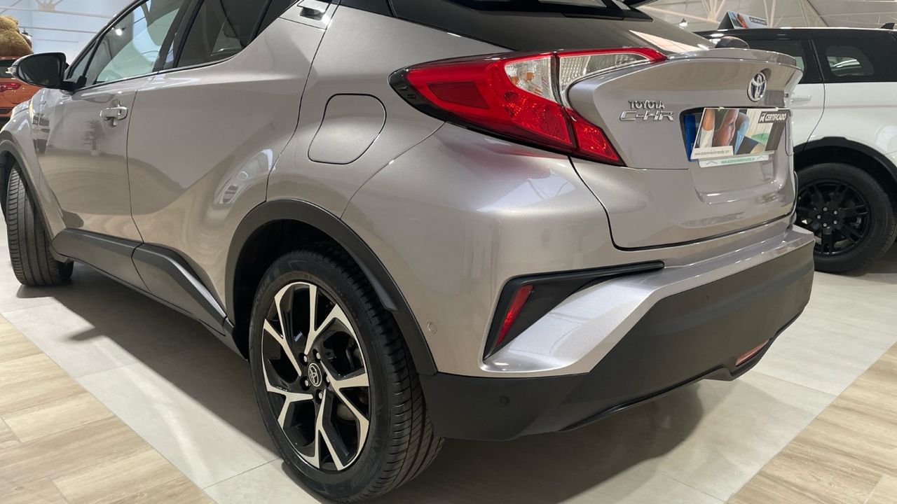 Foto Toyota C-HR 16