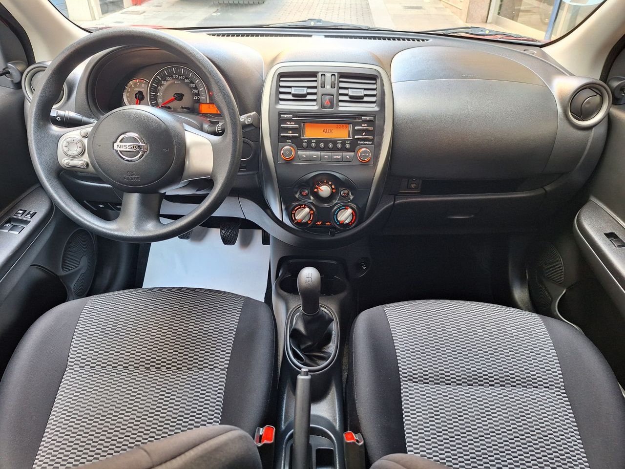 Foto Nissan Micra 10