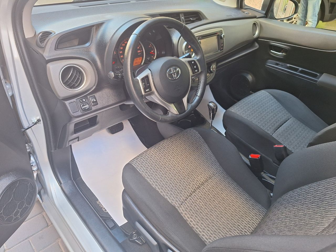 Foto Toyota Yaris 14