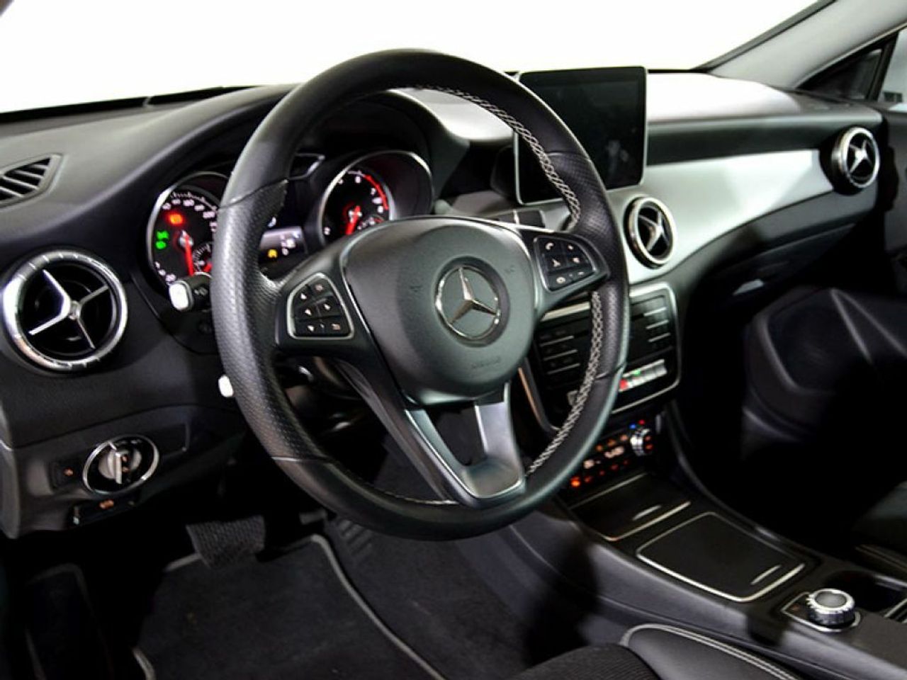 Foto Mercedes-Benz Clase CLA 11