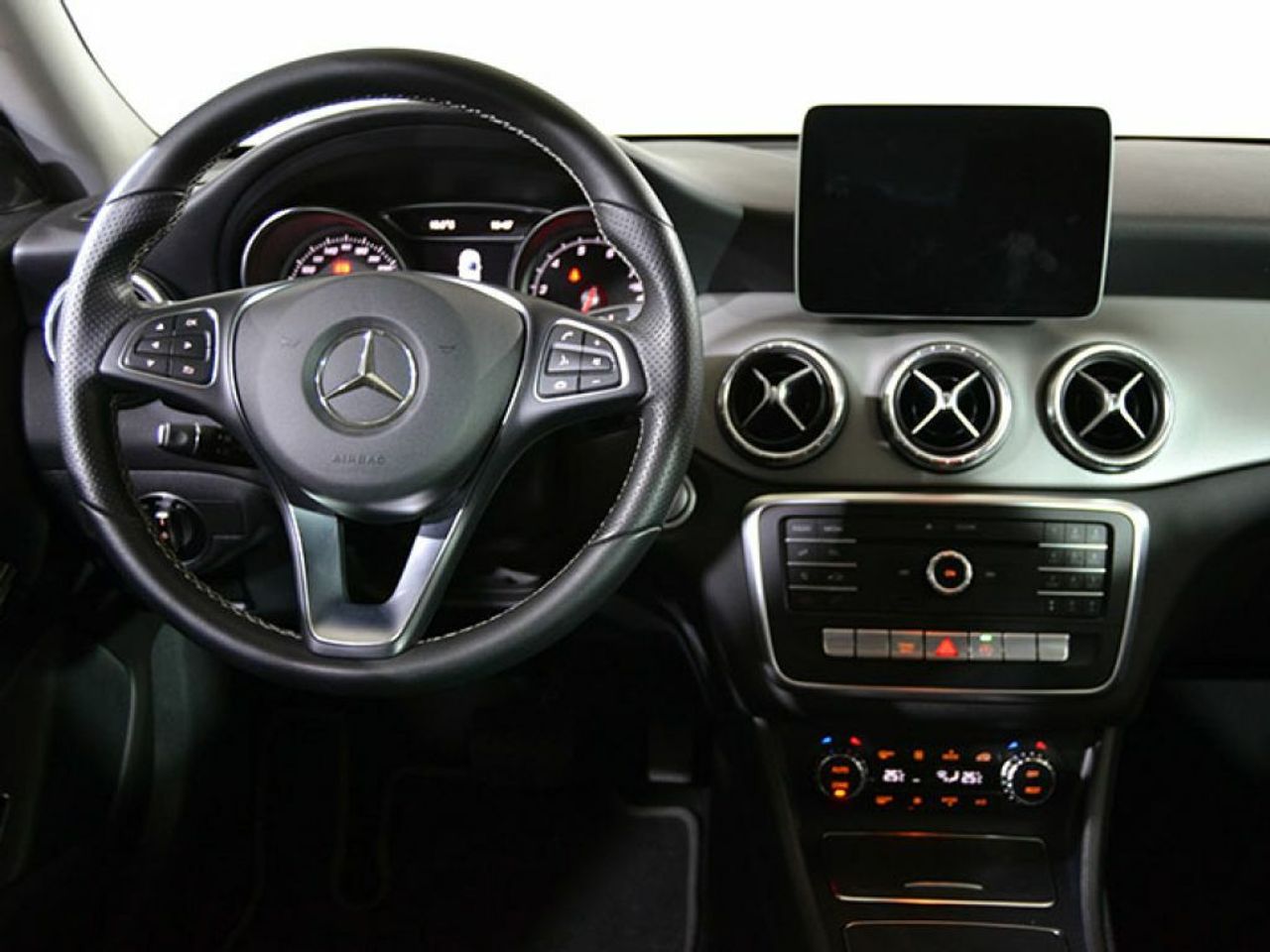 Foto Mercedes-Benz Clase CLA 15