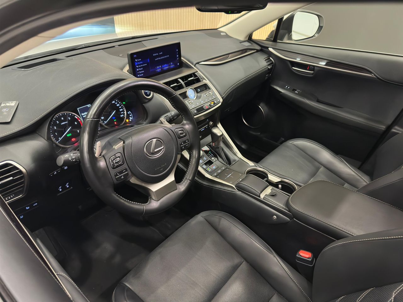 Foto Lexus NX 23