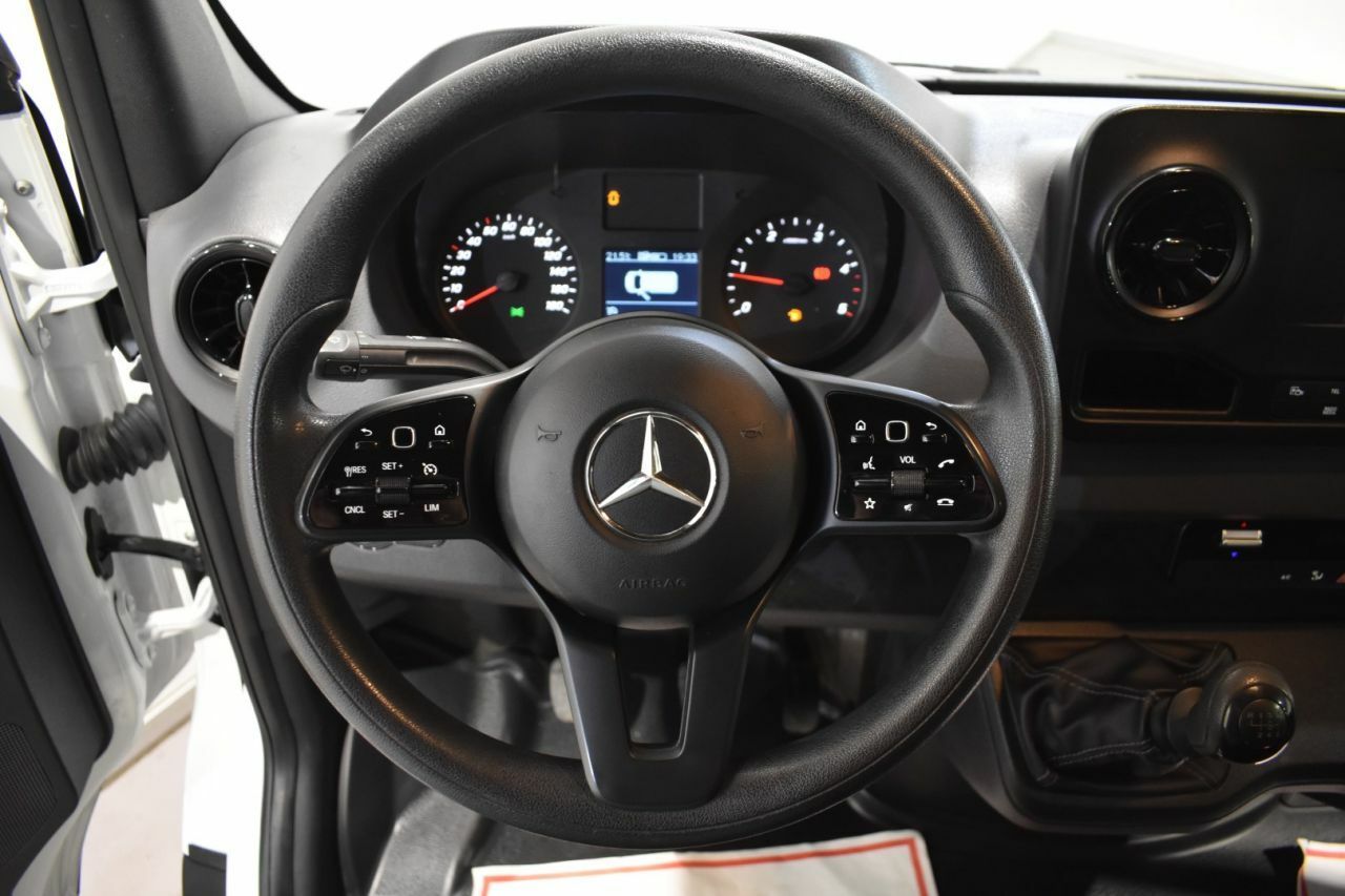 Foto Mercedes-Benz Sprinter 8