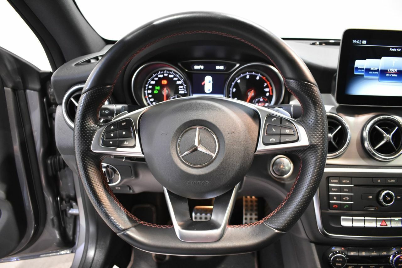 Foto Mercedes-Benz Clase CLA 19