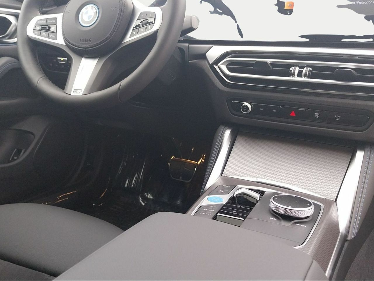 Foto BMW i4 15