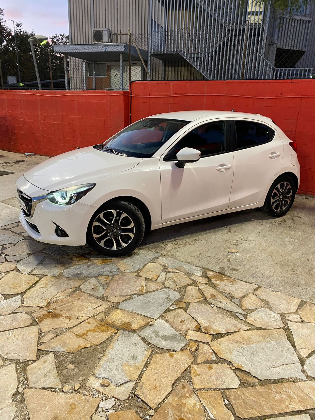 Foto Mazda Mazda2 8