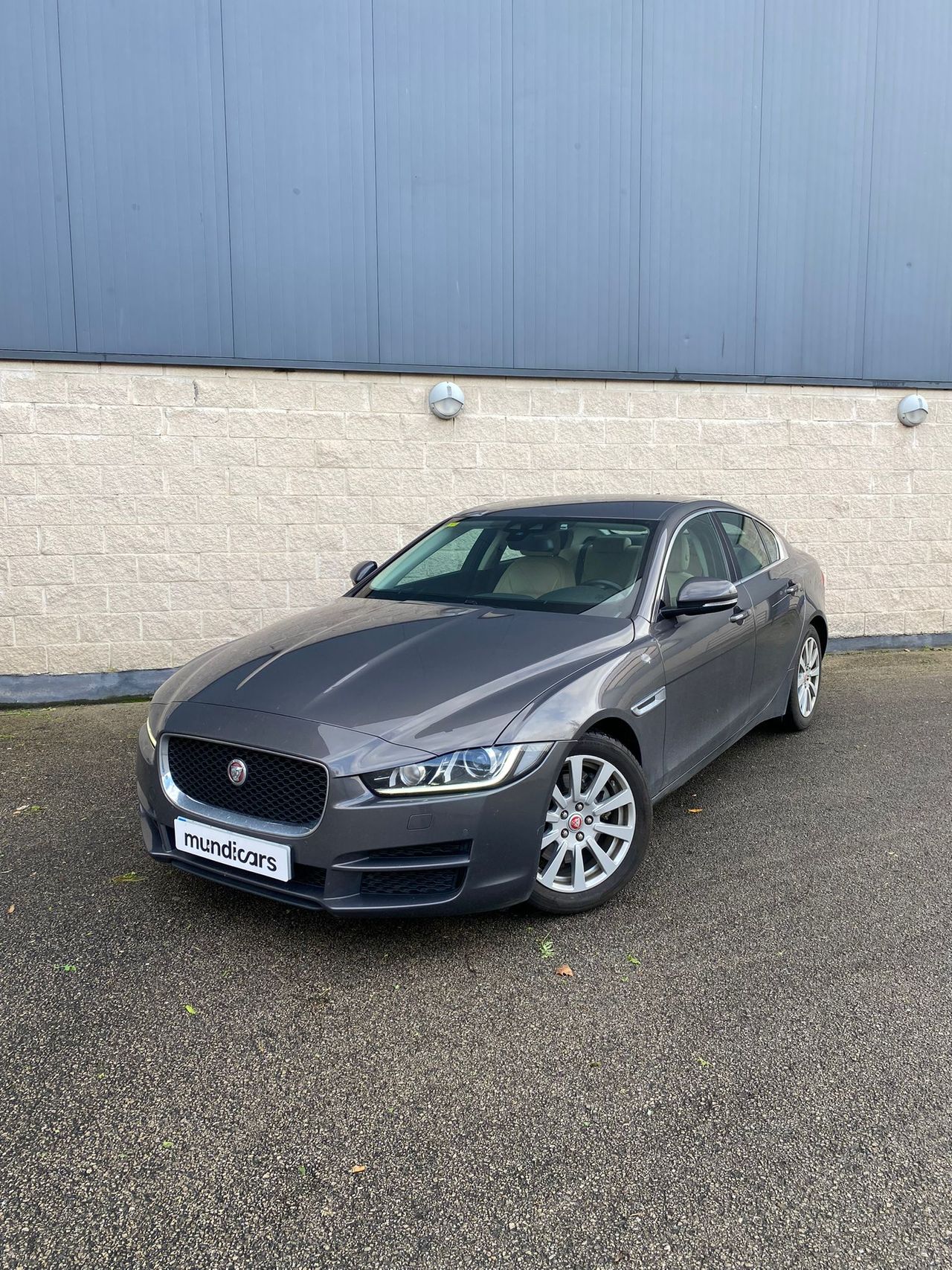 Foto Jaguar XE 8