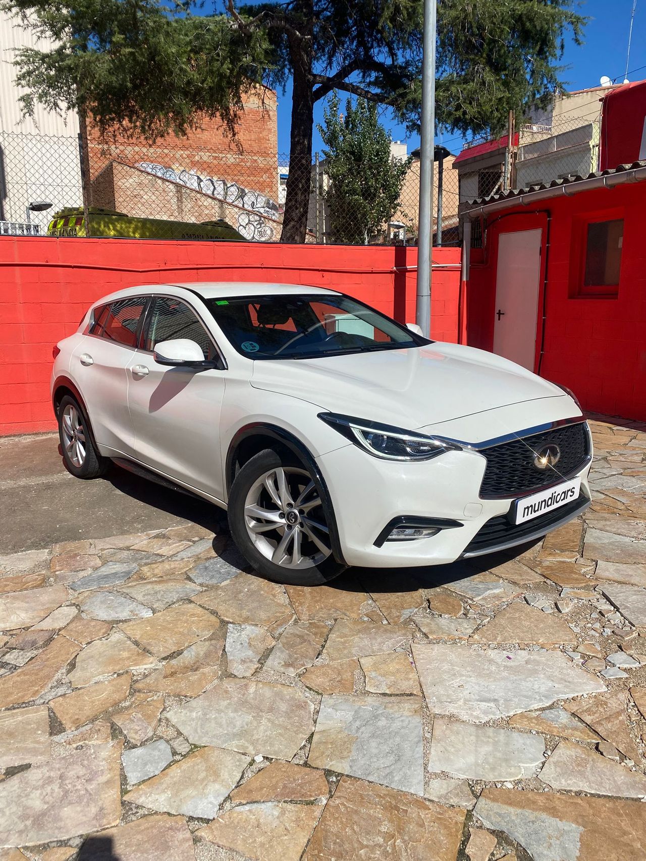 Foto Infiniti Q30 4